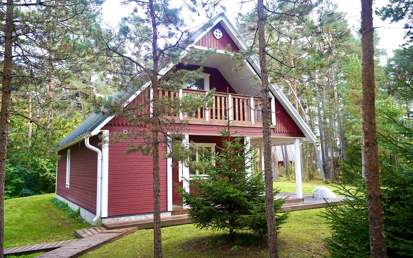 Peamaja rõdu ja aed